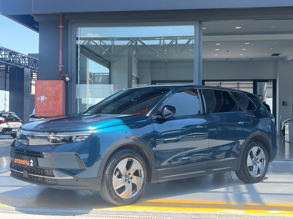 GÜLAN 2.EL – 2025 OPEL GRANDLAND 1.2 HYBRİD EDİTİON 145 HP